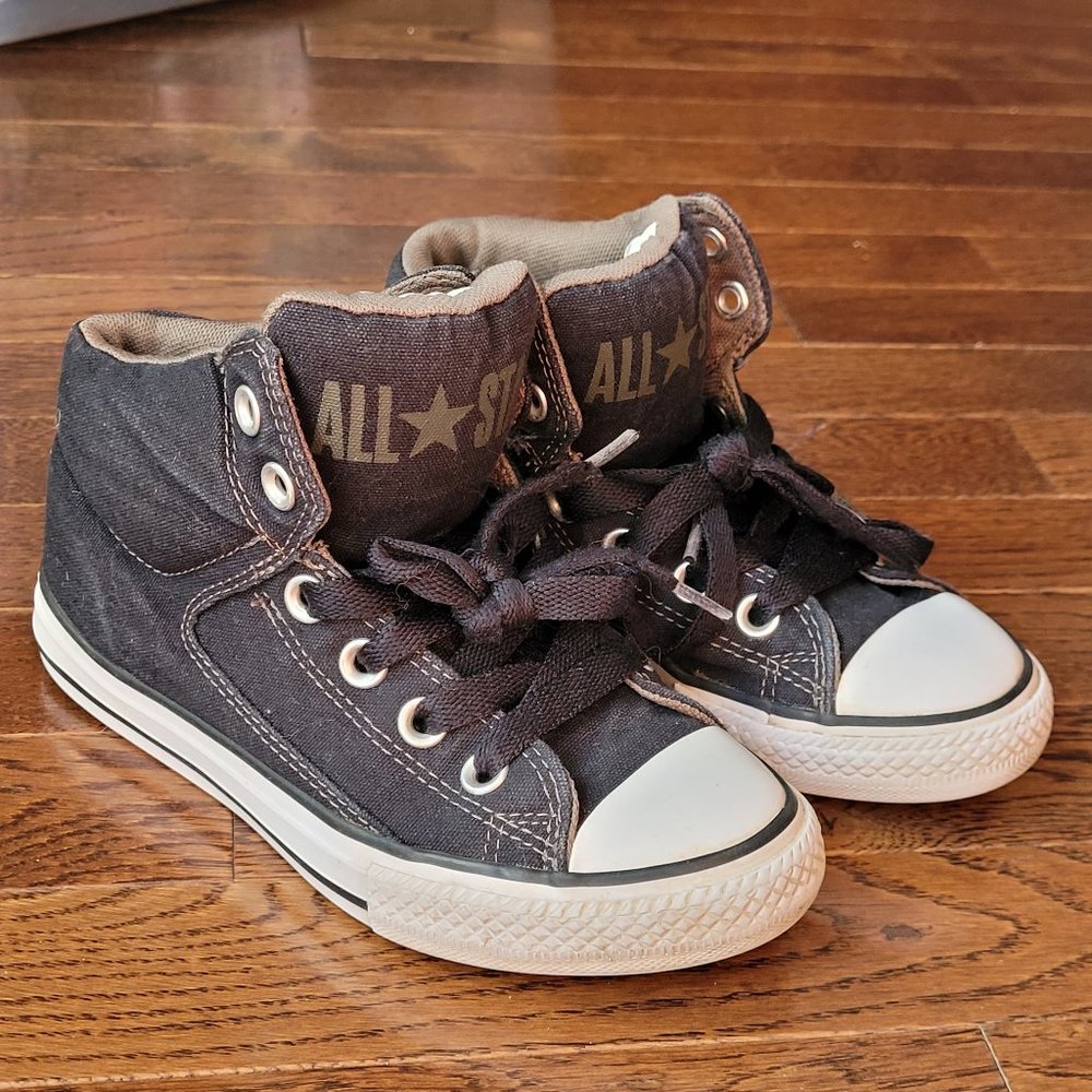 Like New Converse All Star Junior High Top Sneakers Size 1 Big Kid